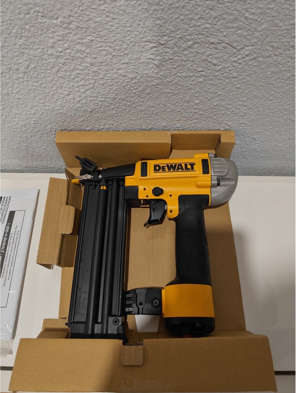 DeWalt DWFP12233 18 Gauge Brad Nailer PP Combo Kit